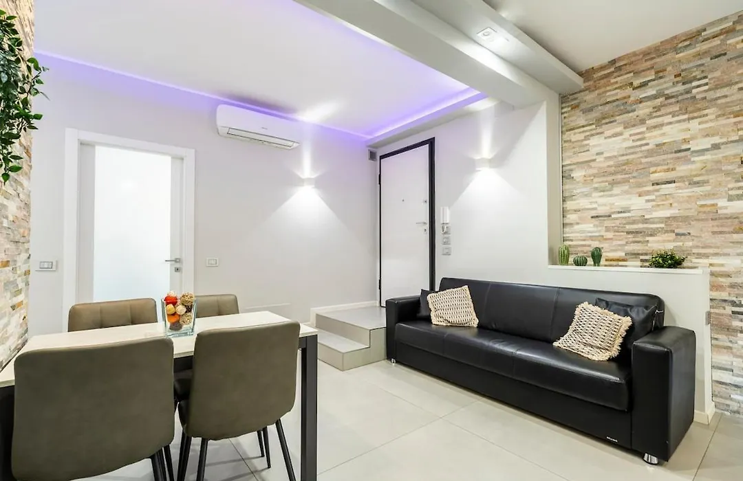 NEW - 2 Min Metro Batoni - Luxury Apt con Posto Auto-1